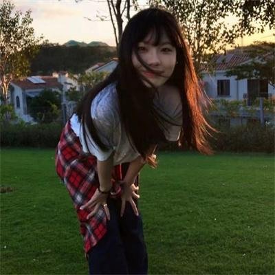 年轻女孩爱过来